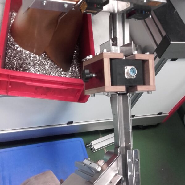 Material sorting of small parts thanks to Eddy Current encircling sorting probe