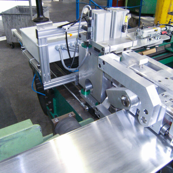 Surface and sub-surface defects detection on strip by Eddy Current