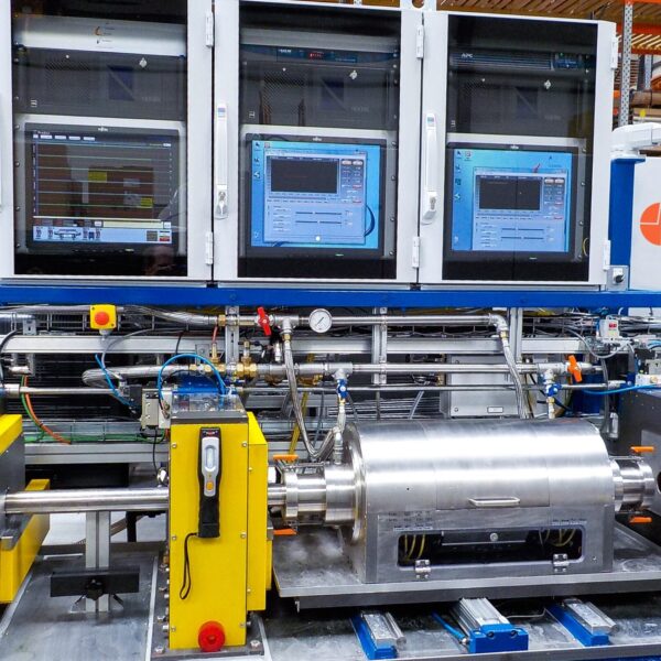 Ultrasonic testing bench for external and internal defects detection