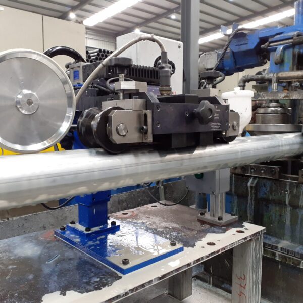 Detection of cracks and longitudinal defects on ERW welds