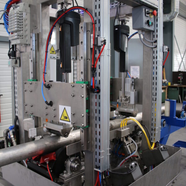 Thickness measurement of tubes with Ultrasonic inspection station