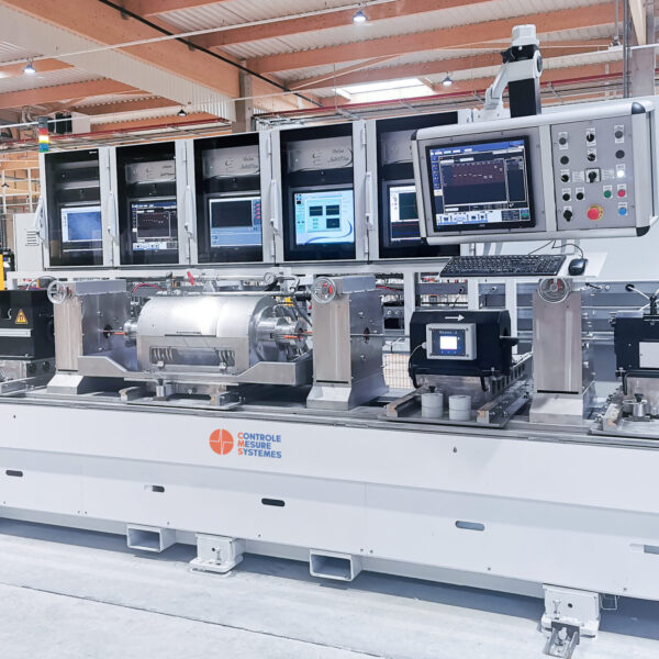 Combined Ultrasonic and Eddy Current testing bench for volumetric inspection
