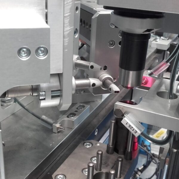 Pencil probe for surface defects detection